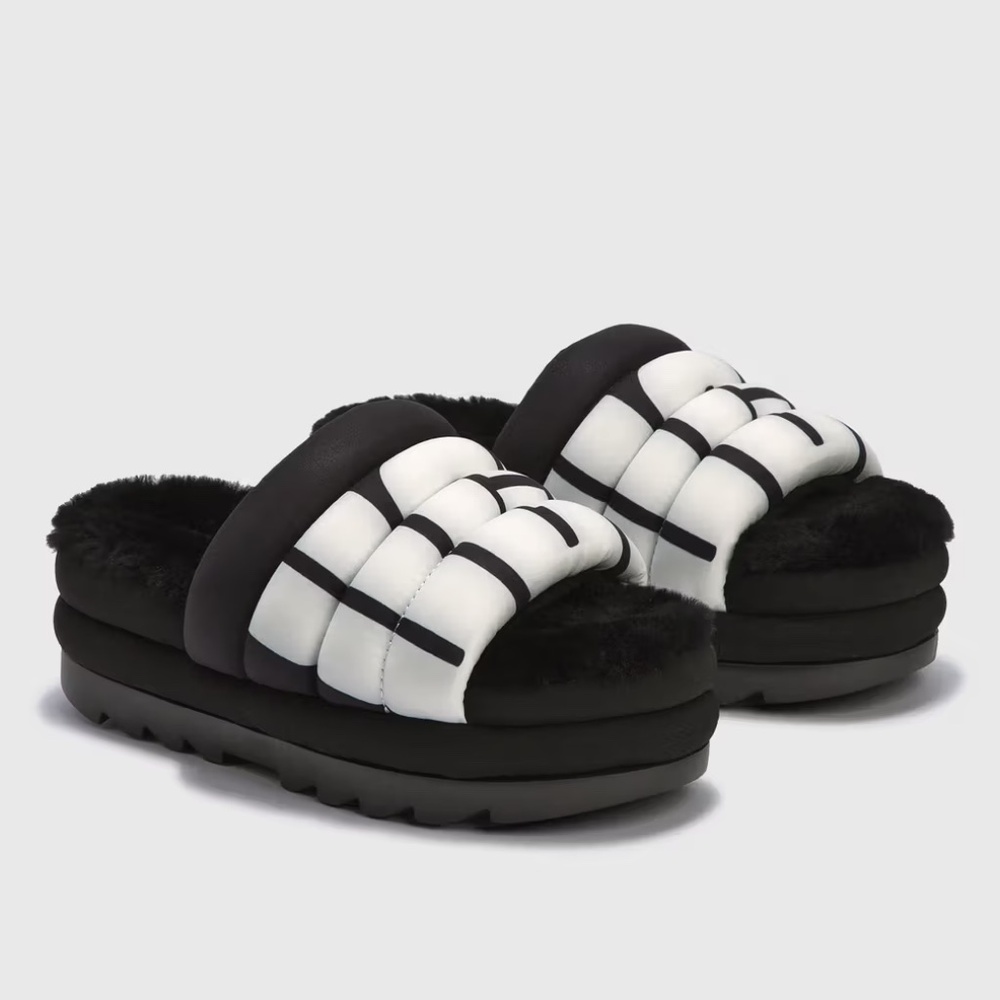 UGG Black Maxi Slide